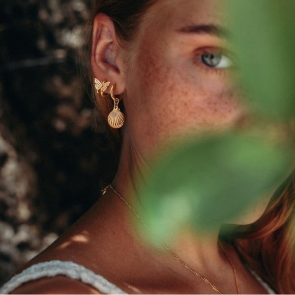 Women Clam Shell Earrings Gold Hoop 14k Gold Plated Summer Beach Jewelry Gift - Picture 2 of 5